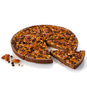 La tarte pécan chocolat avec une part de tarte coupée